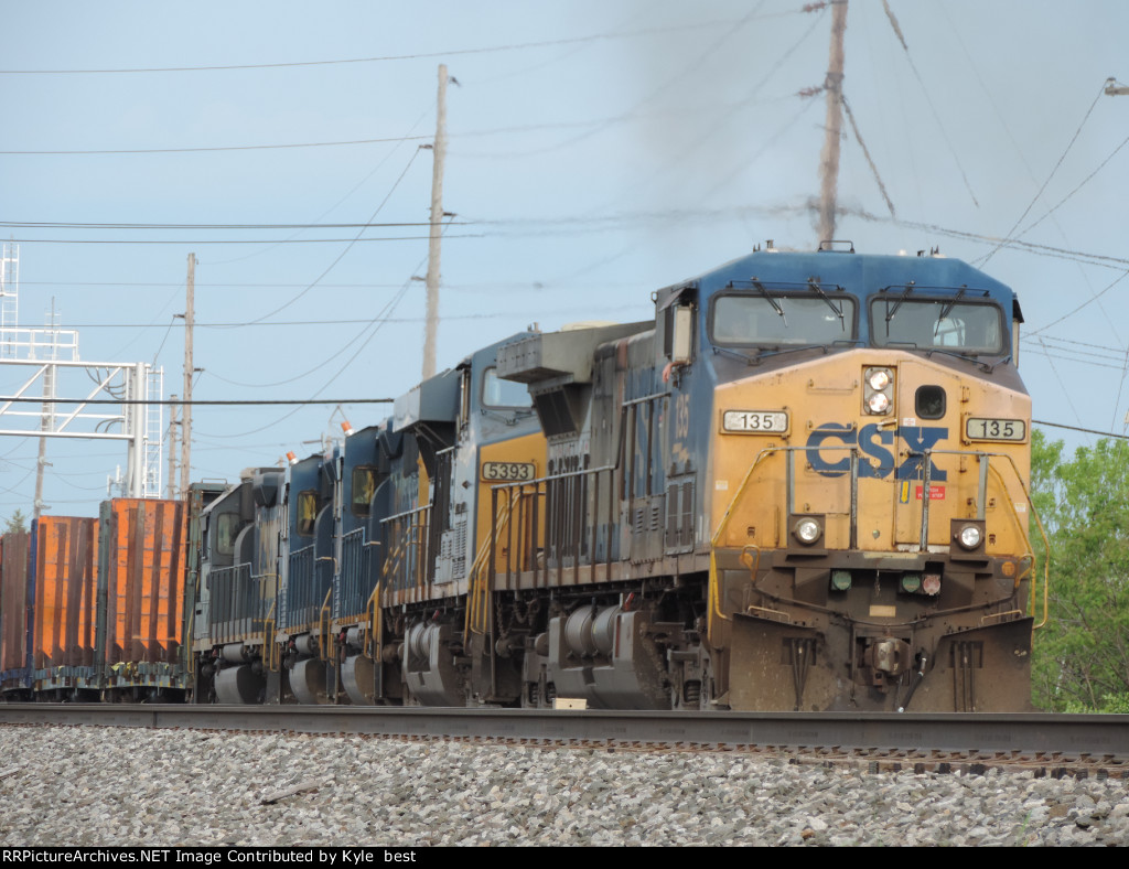 CSX 135 on Q560 